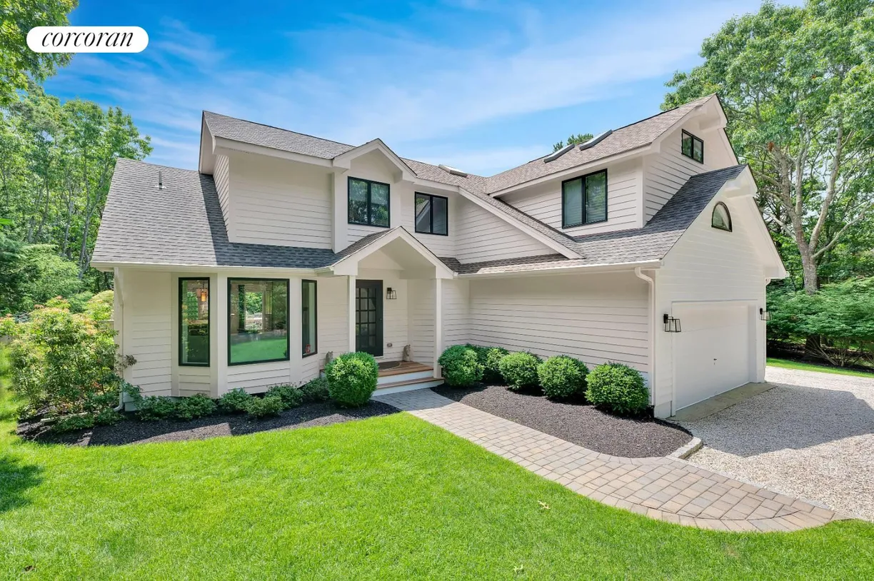 The Hamptons Real Estate | View 25 Rolling Woods Court | room 1