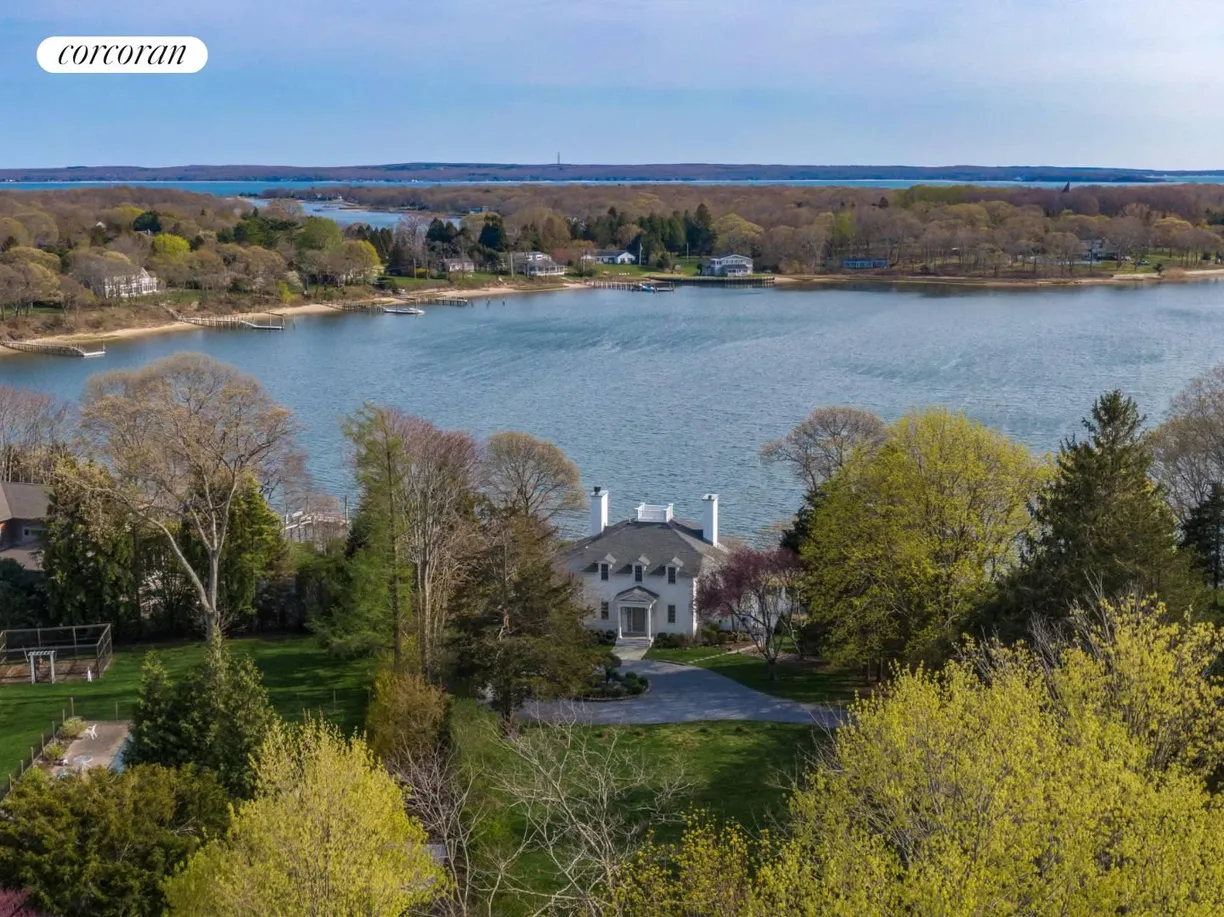 The Hamptons Real Estate | View 32 Hilo Drive | 4 Beds, 4 Baths