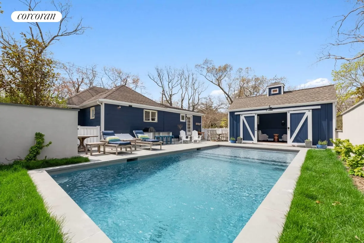 The Hamptons Real Estate | View 57 Palmer Terrace | 3 Beds, 2 Baths