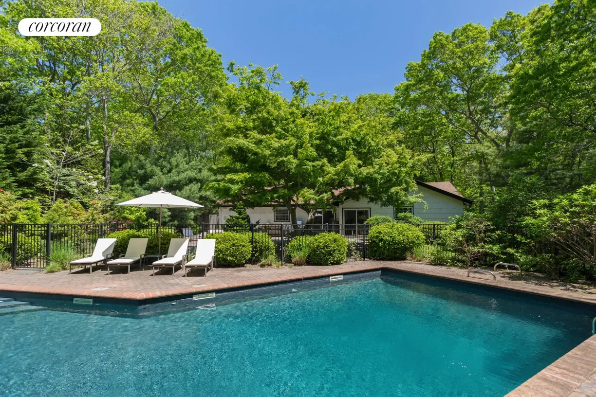 The Hamptons Real Estate | View 34 Middle Line Highway | room 1