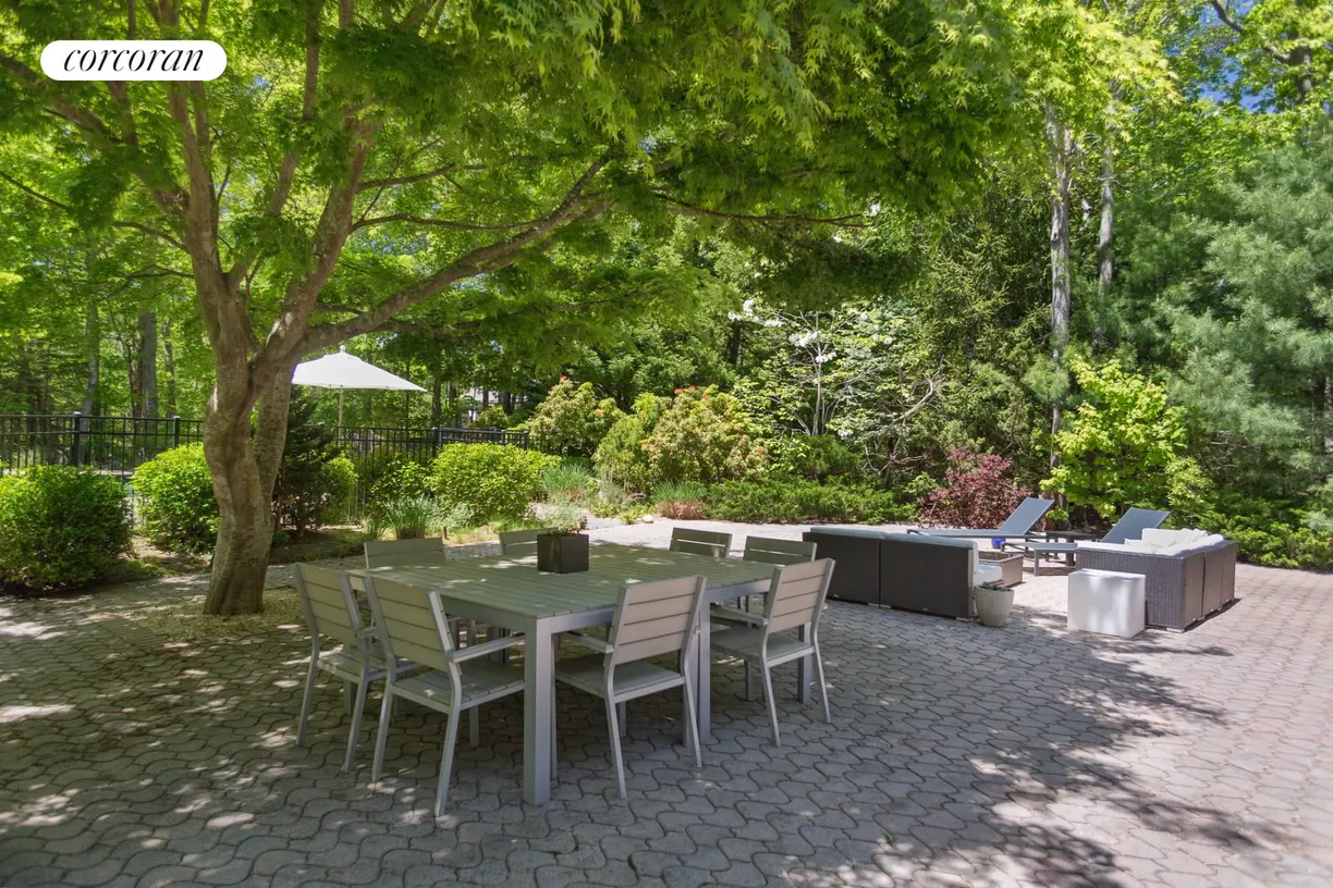 The Hamptons Real Estate | View 34 Middle Line Highway | room 2