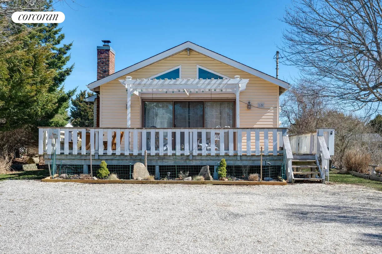 The Hamptons Real Estate | View  | 3 Beds, 2 Baths
