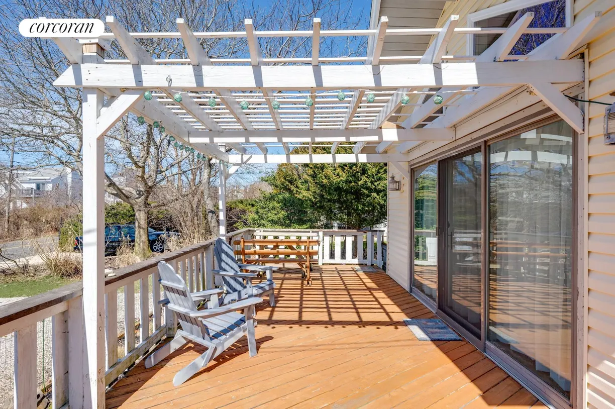 The Hamptons Real Estate | View  | room 1