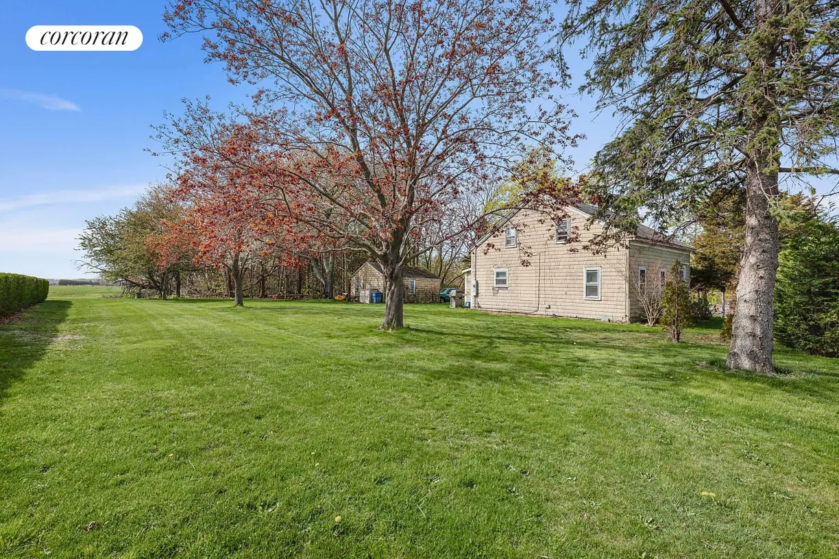 The Hamptons Real Estate | View 2700 Main Road | room 1
