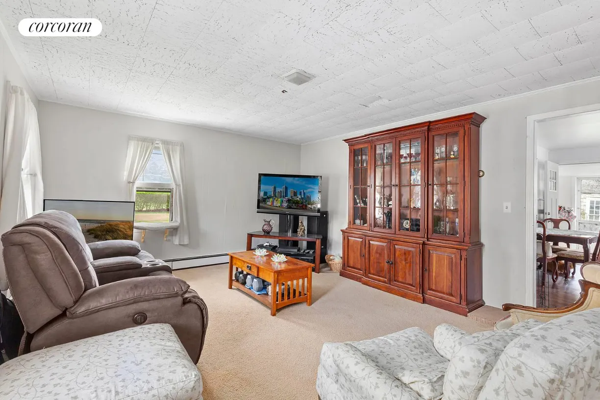 The Hamptons Real Estate | View 2700 Main Road | room 2
