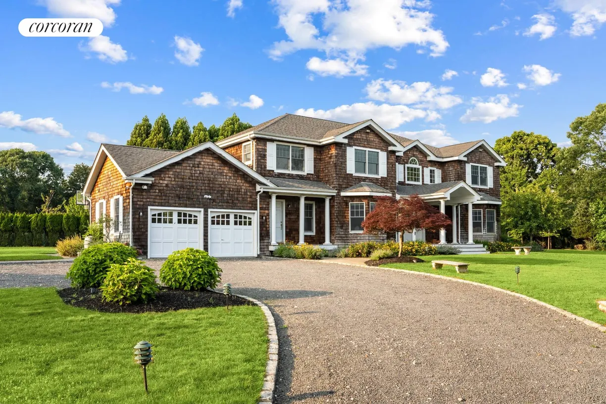 The Hamptons Real Estate | View 15 Parrish Pond Lane | 6 Beds, 7 Baths