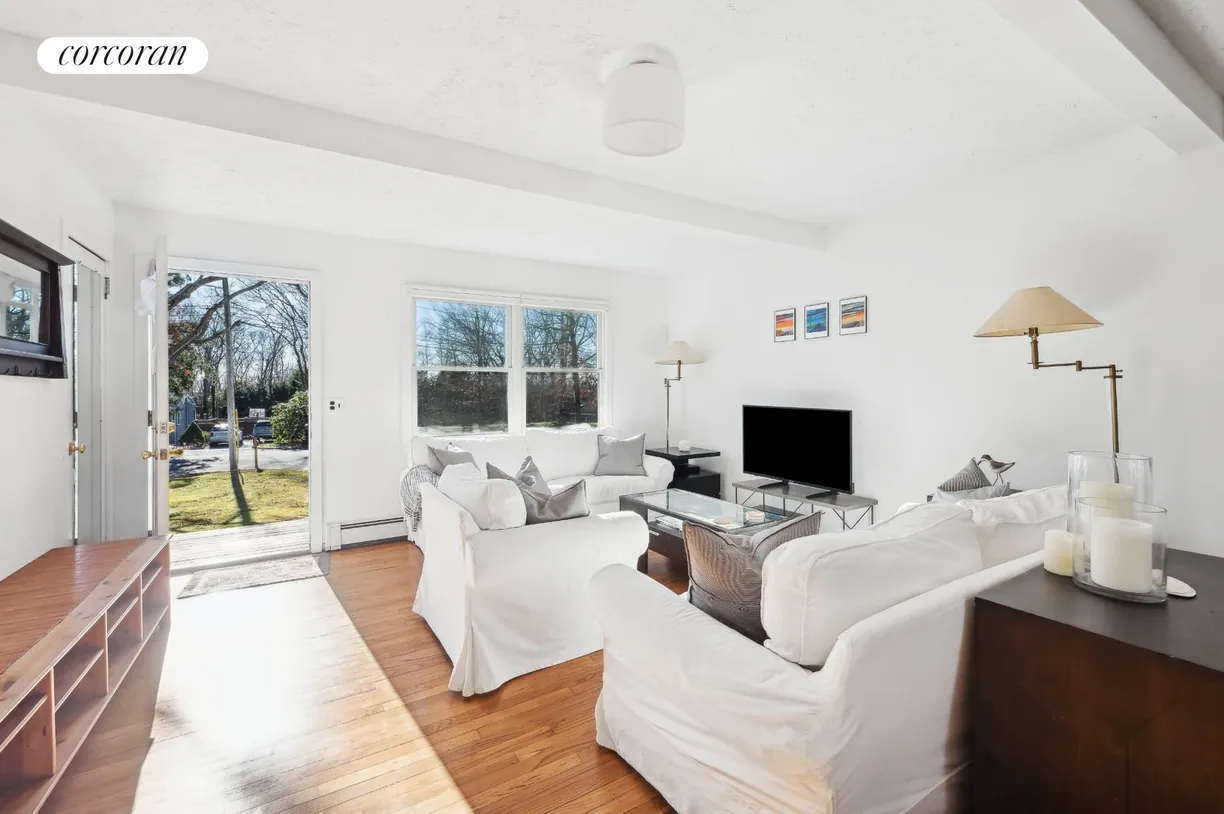 The Hamptons Real Estate | View 123 Denise Street | room 1