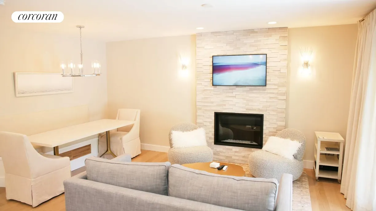 The Hamptons Real Estate | View 9 Carriage Lane | room 2