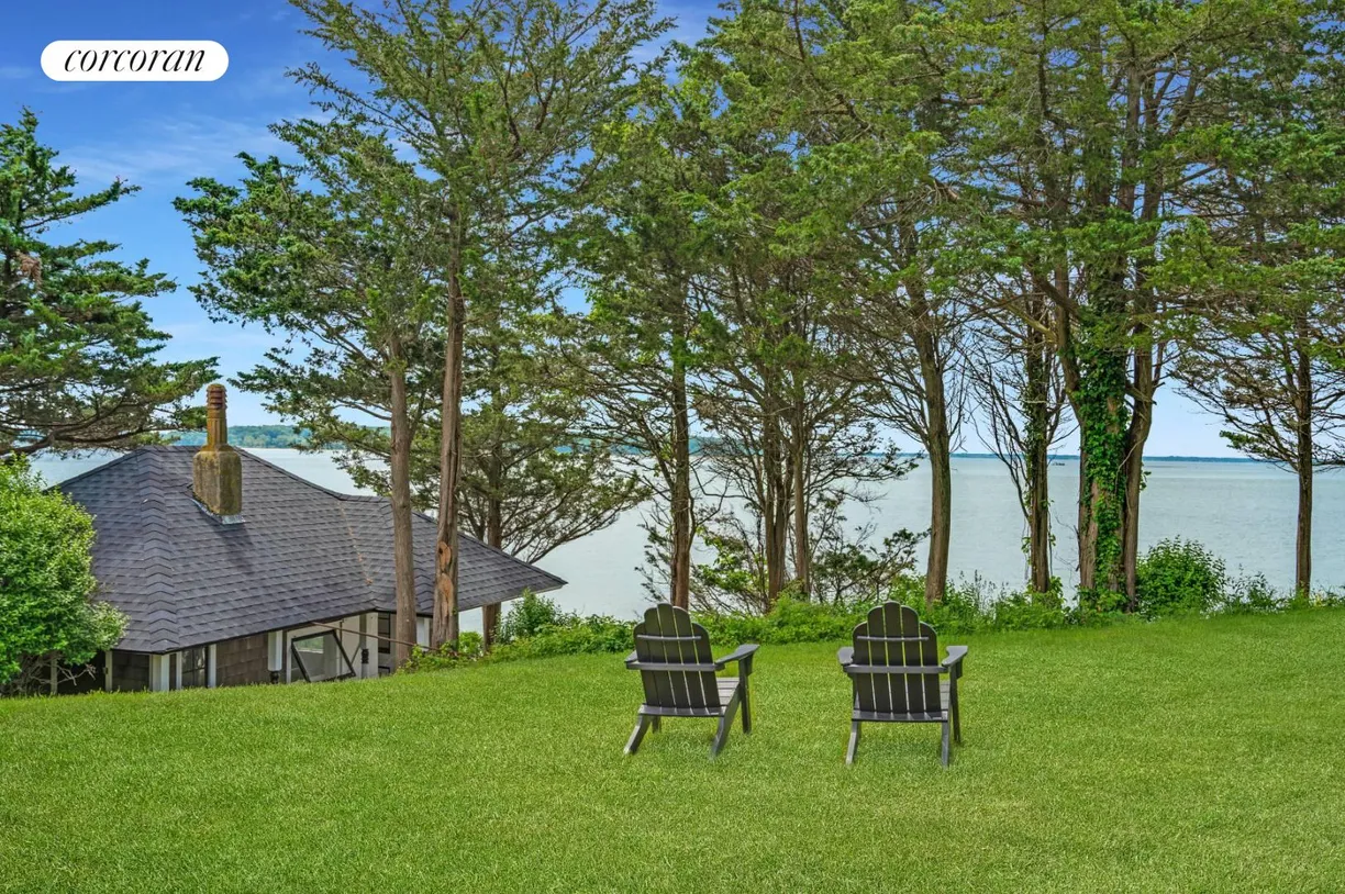 The Hamptons Real Estate | View 1260 Jackson Street | room 1
