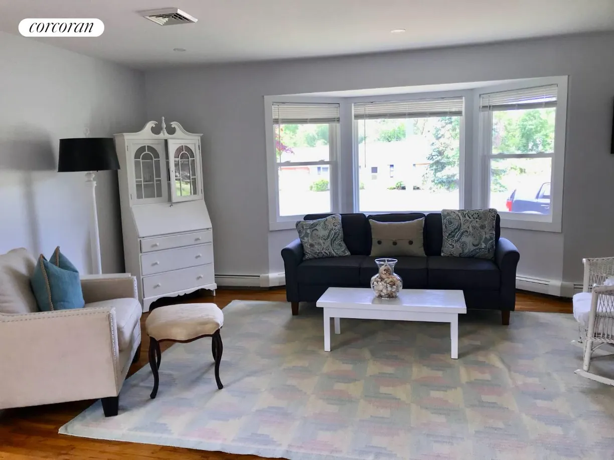 The Hamptons Real Estate | View 11 Tims Trail | room 1