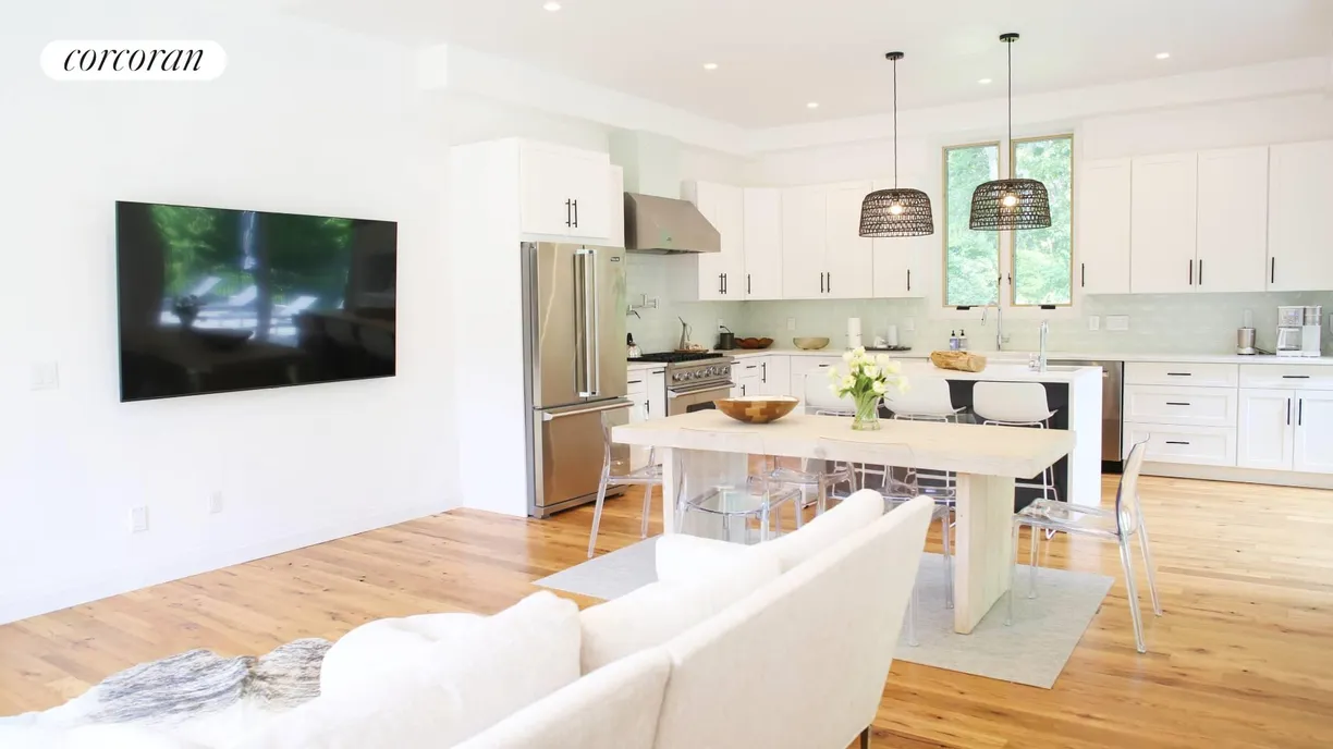 The Hamptons Real Estate | View 3 Turtle Pond Road | room 1