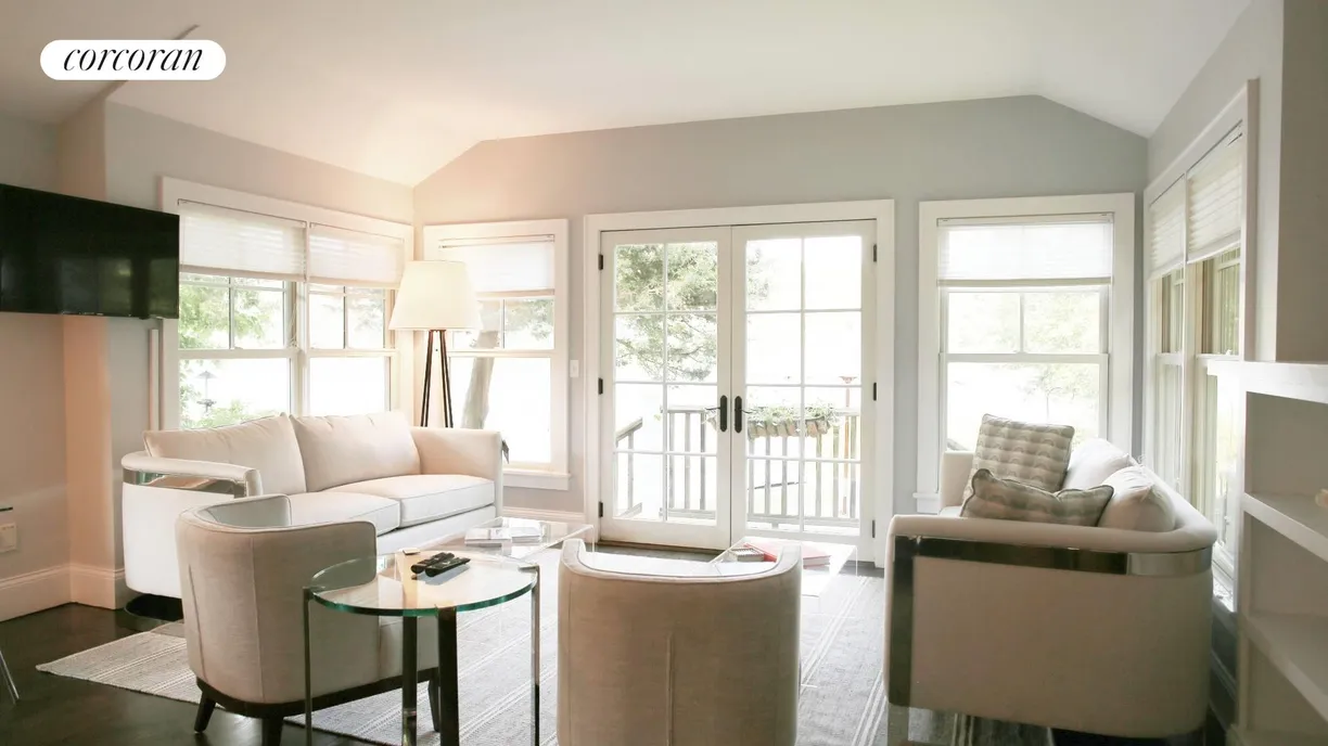 The Hamptons Real Estate | View 12 Justan Avenue | room 1