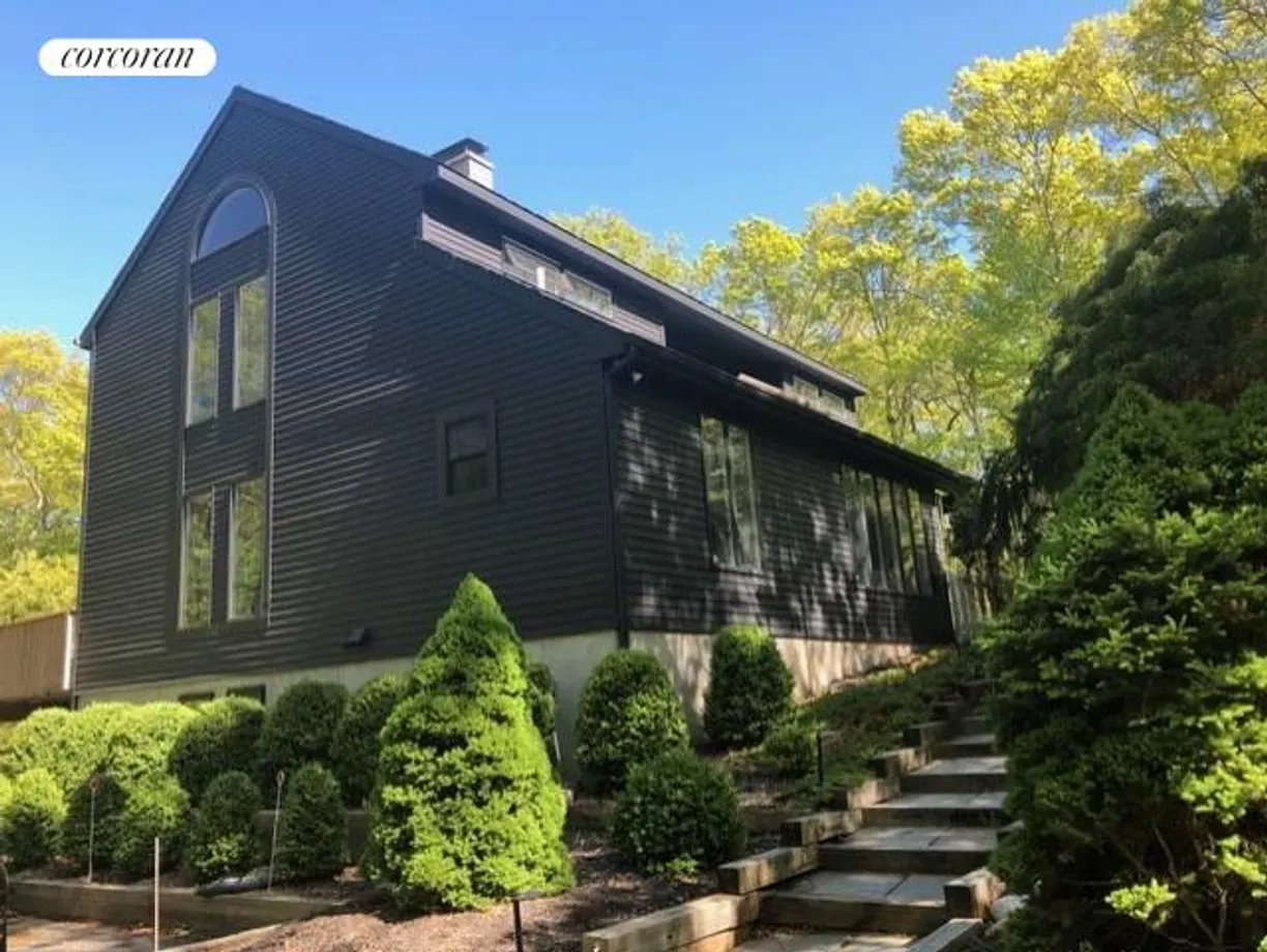 The Hamptons Real Estate | View 325 Old Sag Harbor Road | 4 Beds, 2 Baths