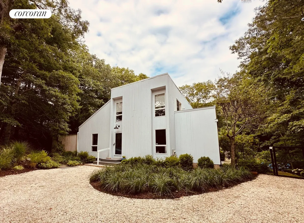 The Hamptons Real Estate | View 7 North Pass Road | room 1