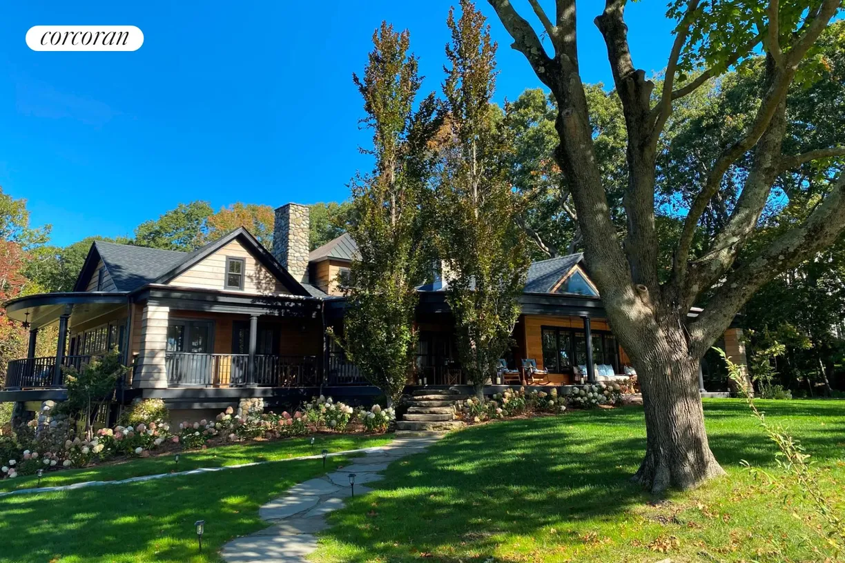The Hamptons Real Estate | View 37 Tuthill Drive | 5 Beds, 4 Baths