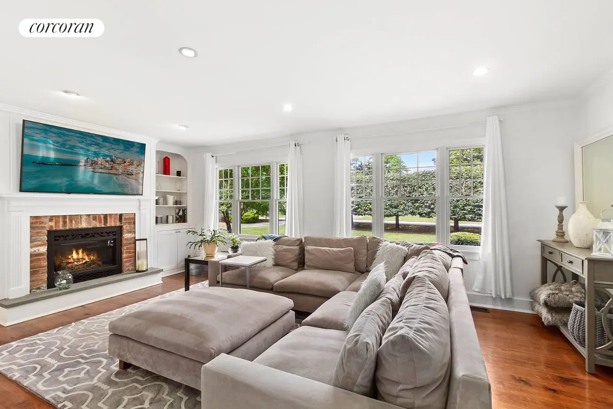 The Hamptons Real Estate | View 5 Coves End Lane | room 1