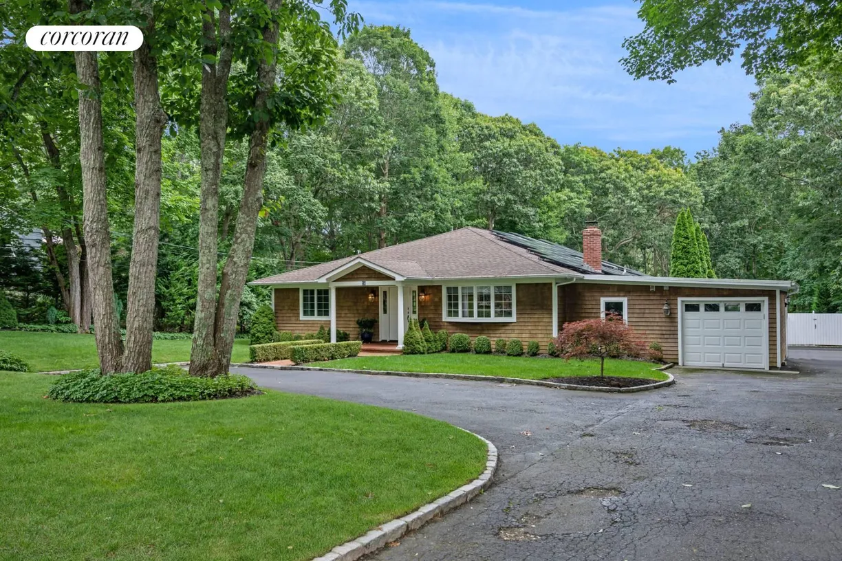 The Hamptons Real Estate | View 24 Shadyrest Drive | room 1