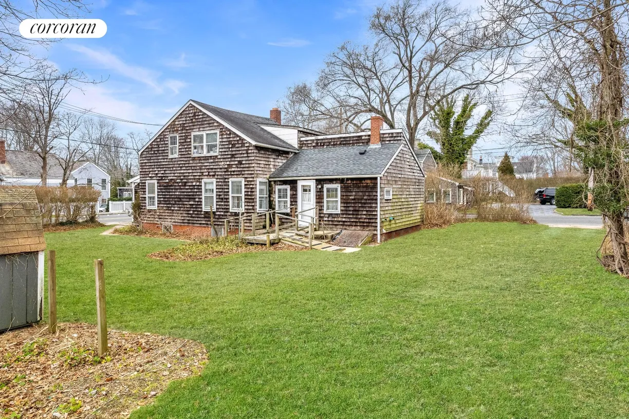 The Hamptons Real Estate | View 203 Madison Street | room 2