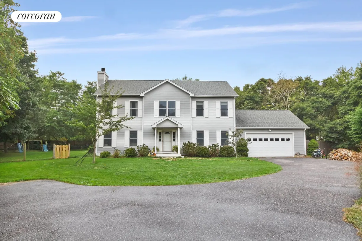 The Hamptons Real Estate | View 142 Norris Lane | 4 Beds, 2 Baths