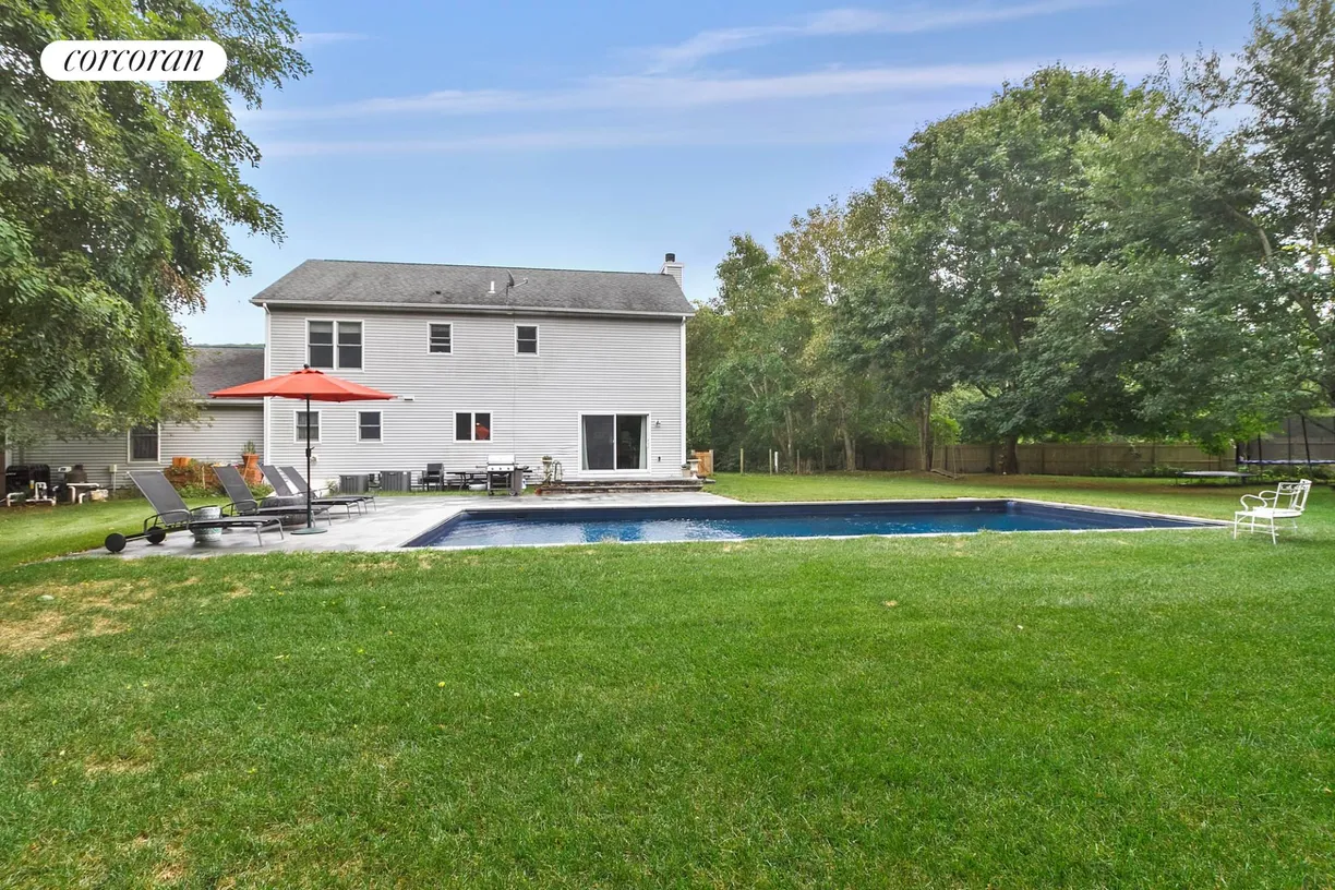 The Hamptons Real Estate | View 142 Norris Lane | room 1