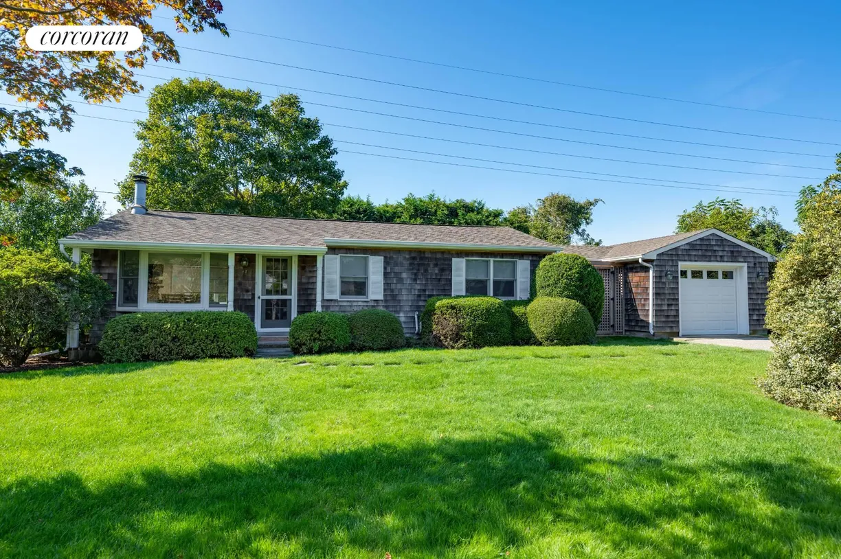 The Hamptons Real Estate | View 47 Willis Street | 3 Beds, 2 Baths