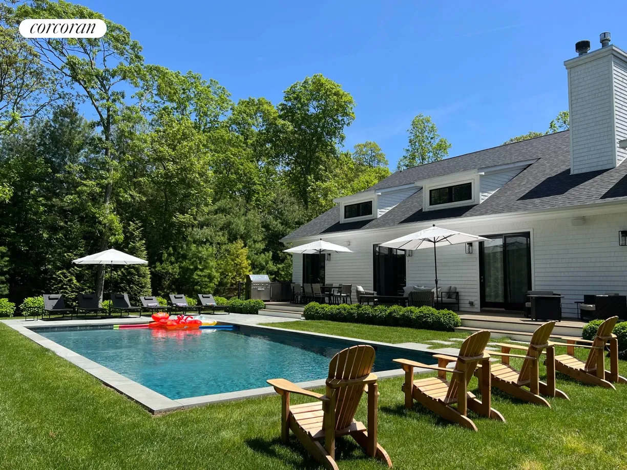 The Hamptons Real Estate | View 28 Settlers Landing Lane | 6 Beds, 5 Baths