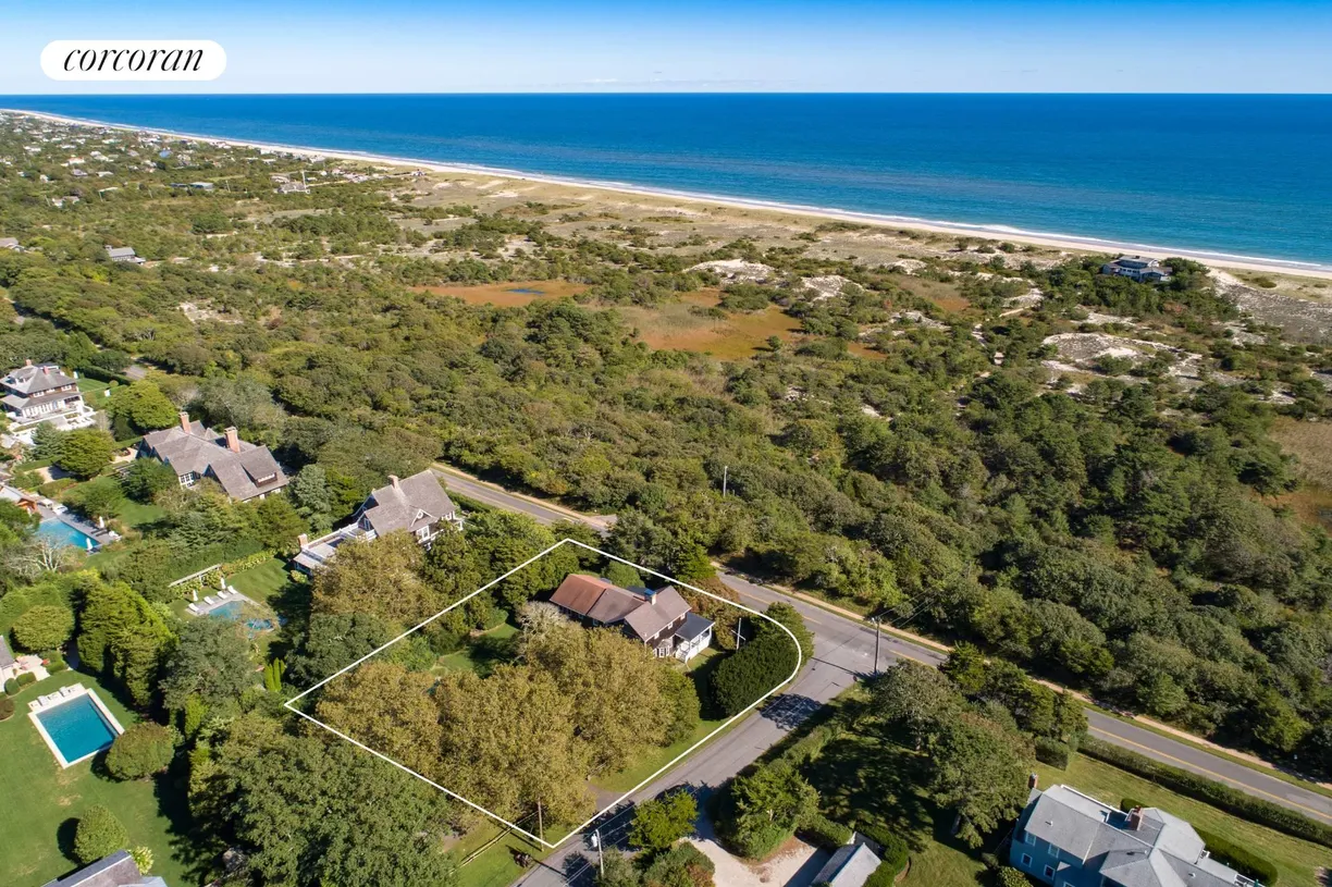 The Hamptons Real Estate | View 336 Bluff Road | 5 Beds, 5 Baths