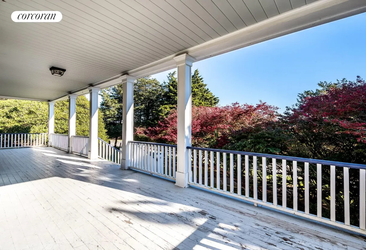 The Hamptons Real Estate | View 336 Bluff Road | room 2
