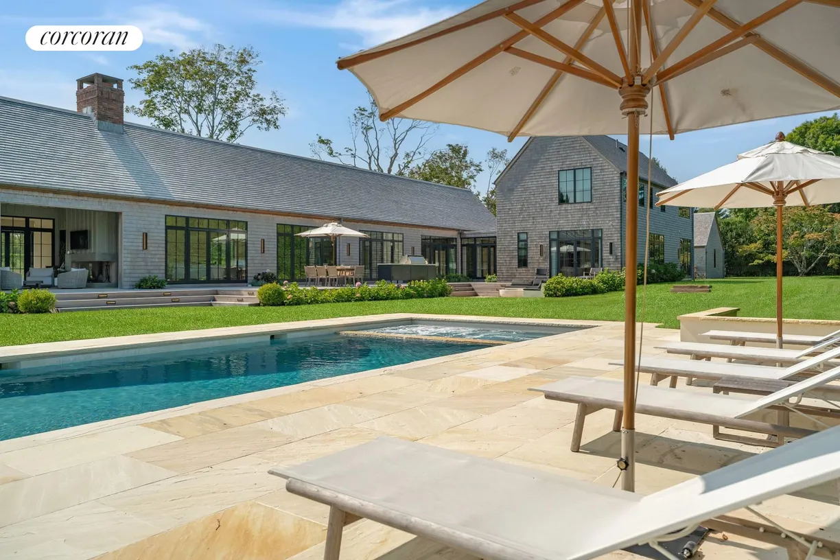 The Hamptons Real Estate | View 206 Mecox Road | 6 Beds, 5 Baths