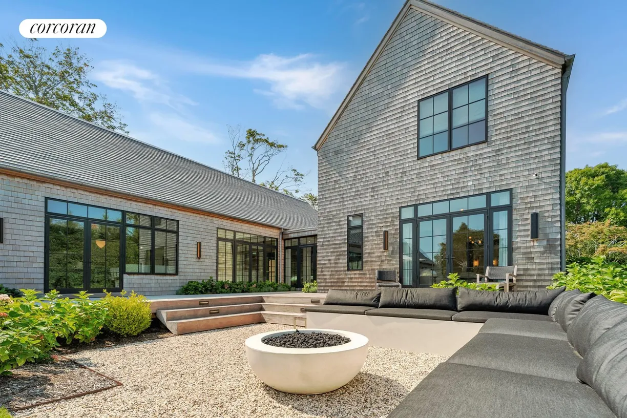 The Hamptons Real Estate | View 206 Mecox Road | room 1