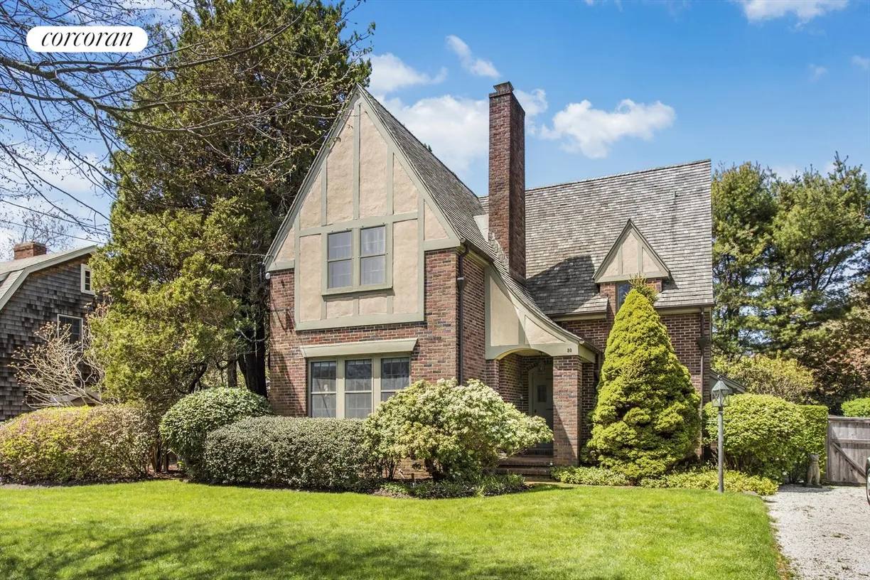 The Hamptons Real Estate | View 23 Conklin Terrace | 3 Beds, 3 Baths