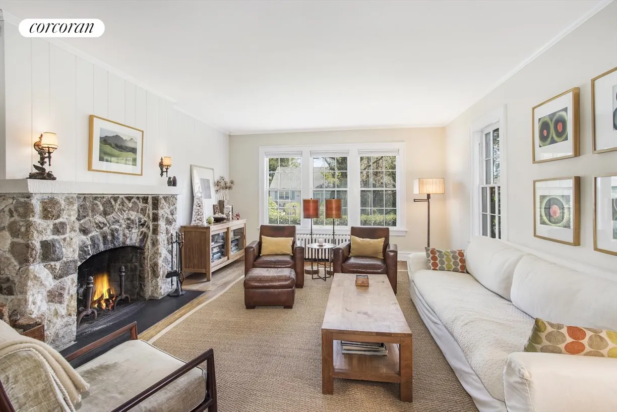 The Hamptons Real Estate | View 23 Conklin Terrace | room 1