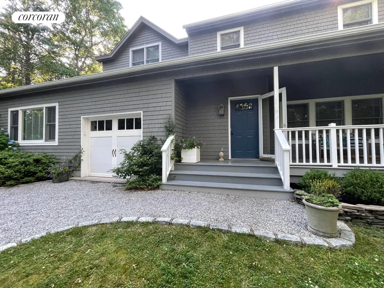 The Hamptons Real Estate | View 45 East Gate Road | 4 Beds, 3 Baths