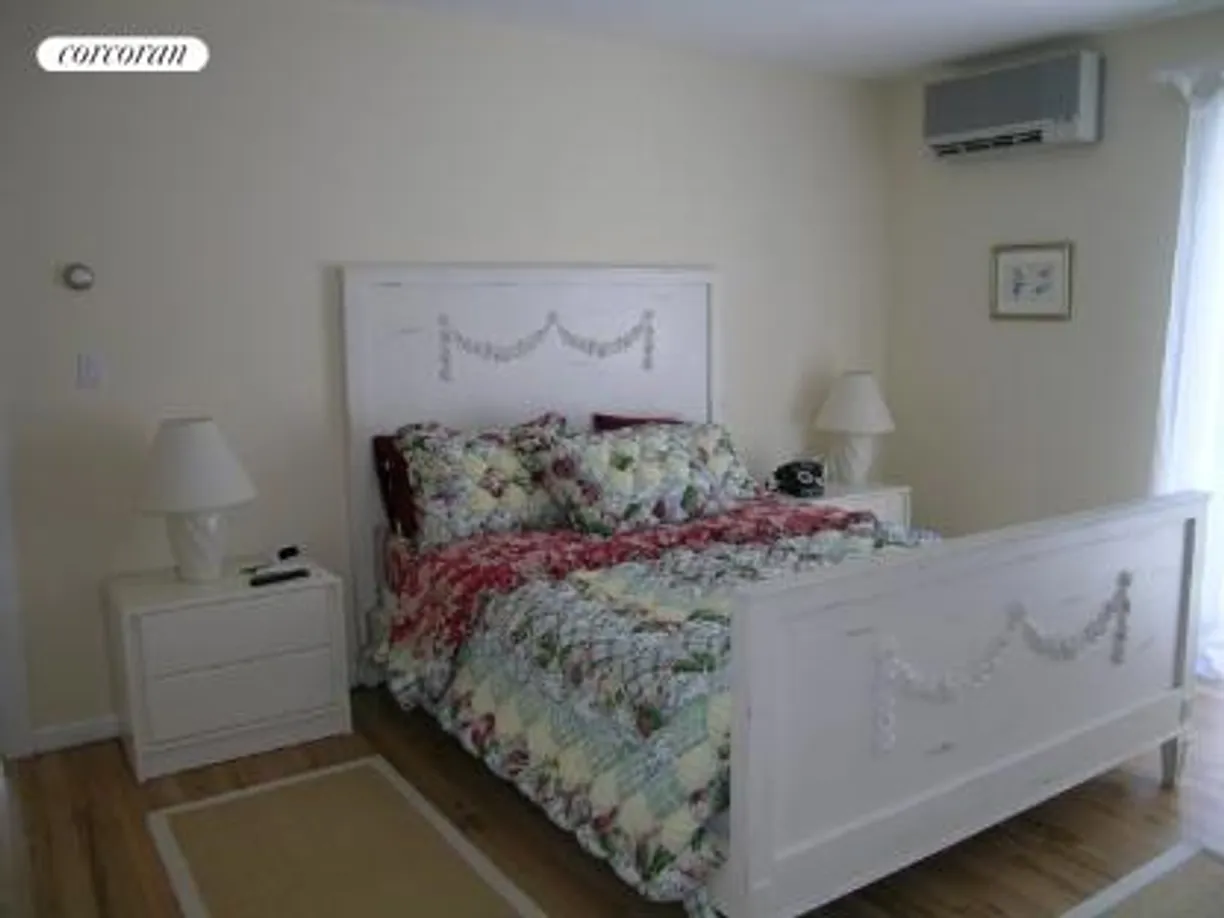 The Hamptons Real Estate | View 51 Montauk Avenue | room 1