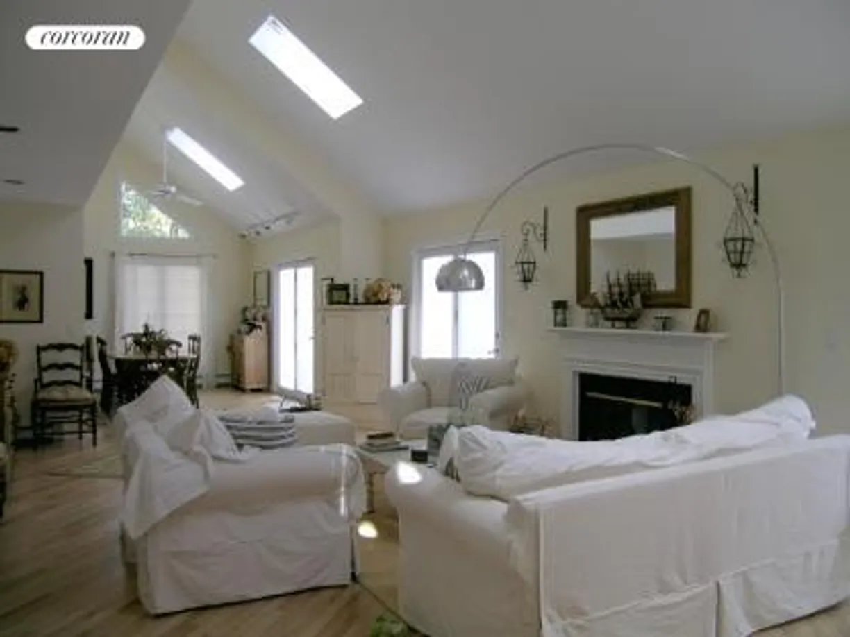 The Hamptons Real Estate | View 51 Montauk Avenue | room 2