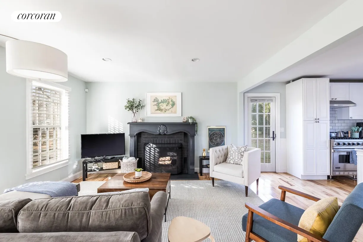 The Hamptons Real Estate | View 10 Anderson Road | room 1