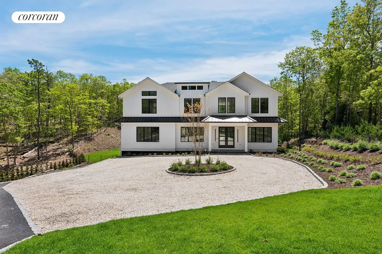 The Hamptons Real Estate | View 136 Middle Line Highway | 6 Beds, 6 Baths