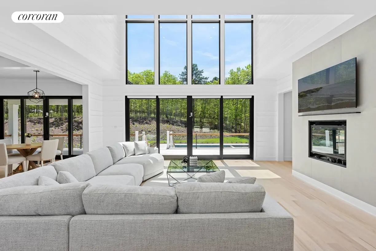 The Hamptons Real Estate | View 136 Middle Line Highway | room 2