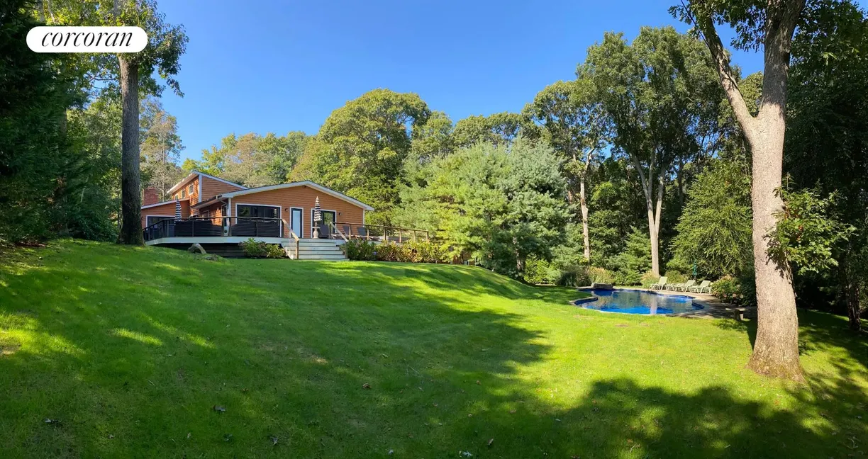 The Hamptons Real Estate | View 14 Hedges Banks Drive | 4 Beds, 4 Baths