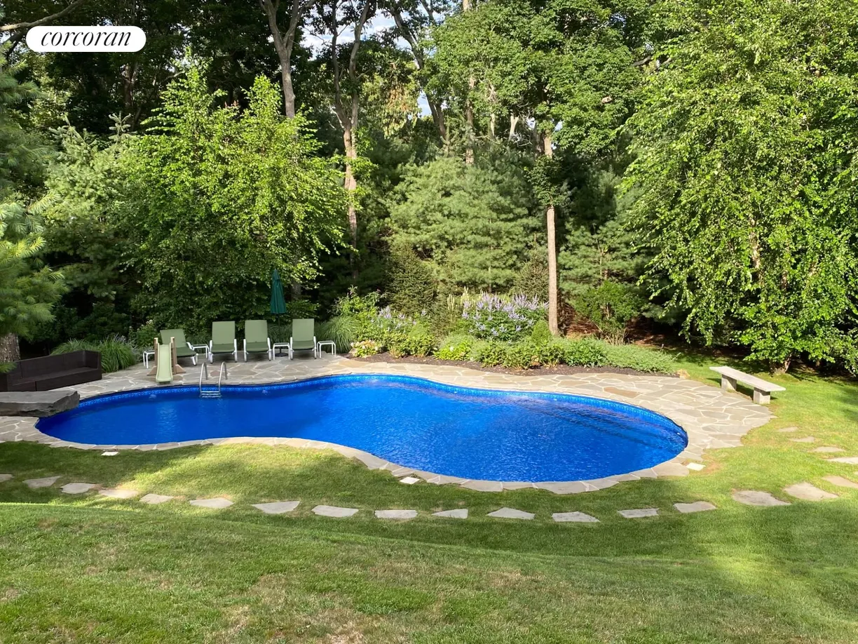 The Hamptons Real Estate | View 14 Hedges Banks Drive | room 1