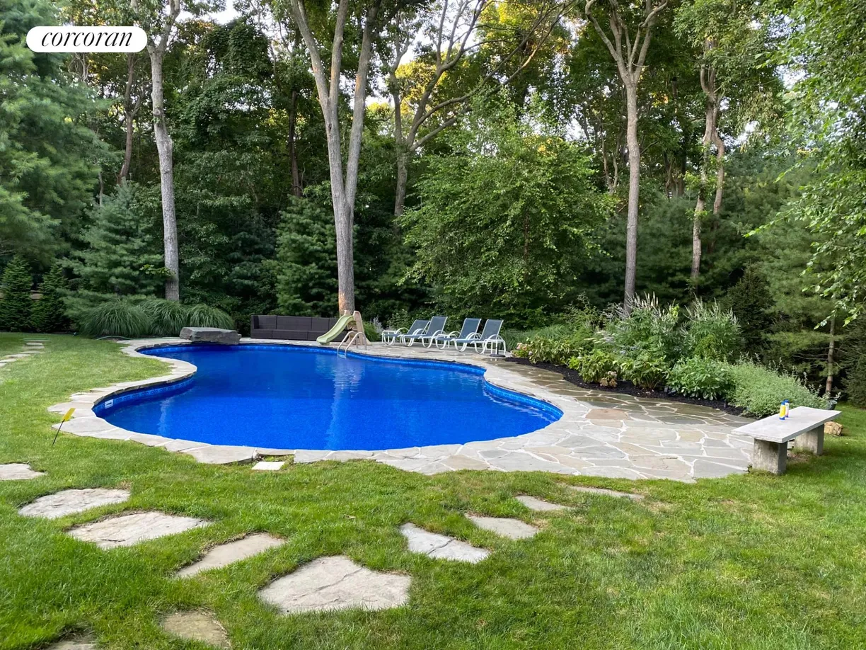 The Hamptons Real Estate | View 14 Hedges Banks Drive | room 2
