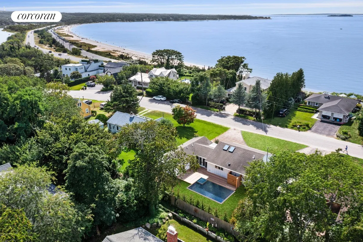 The Hamptons Real Estate | View 28 Cliff Drive | room 1