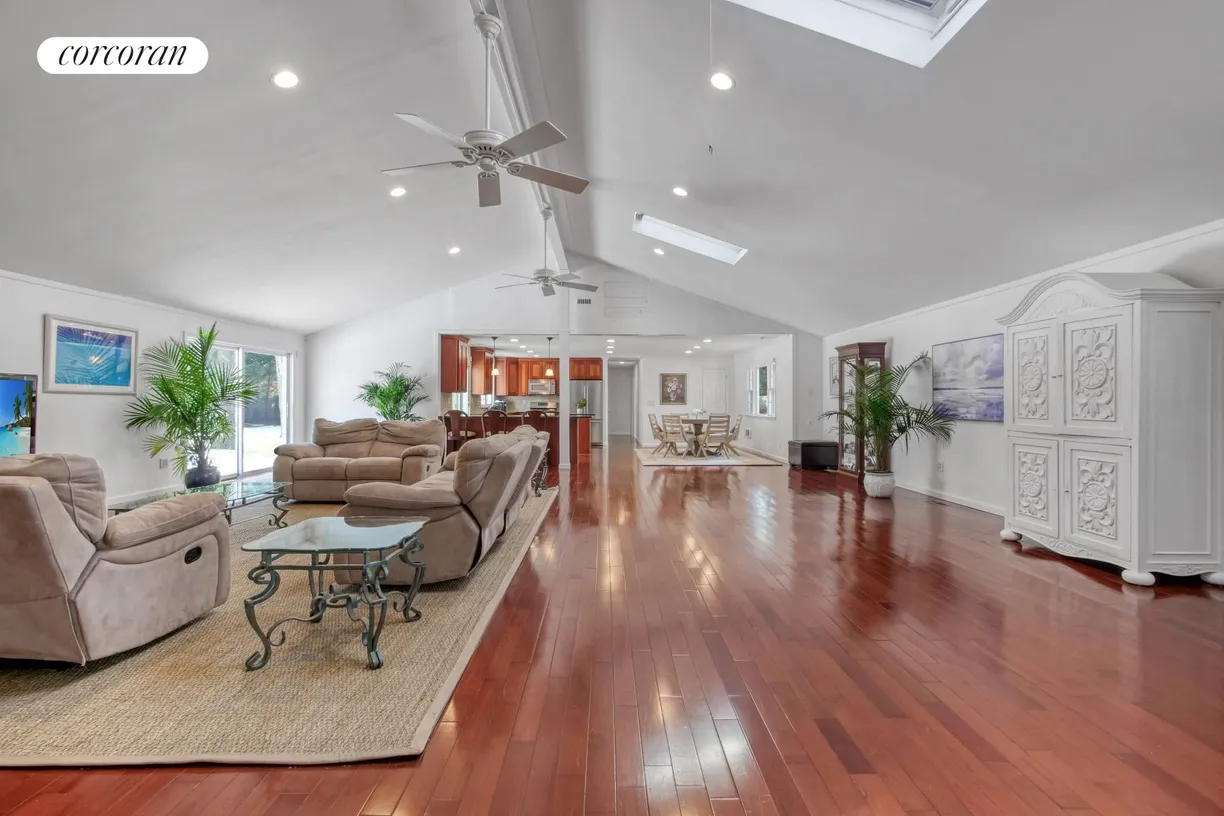 The Hamptons Real Estate | View 37 Jones Road | 4 Beds, 2 Baths