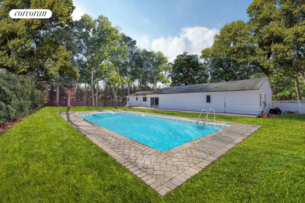 The Hamptons Real Estate | View 37 Jones Road | room 1
