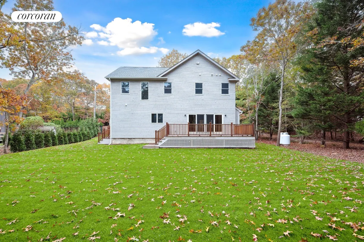 The Hamptons Real Estate | View 51 Wooded Oak Lane | room 1