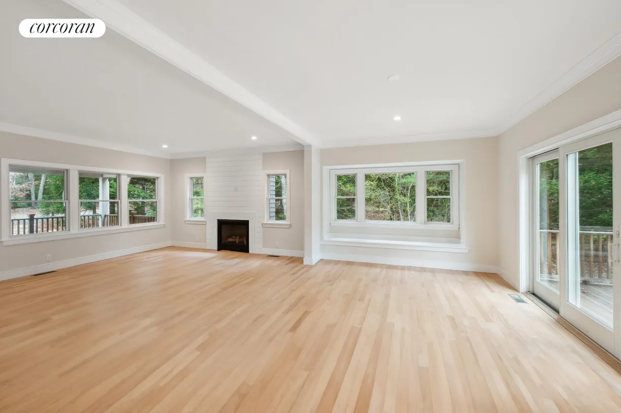 The Hamptons Real Estate | View 51 Wooded Oak Lane | room 2