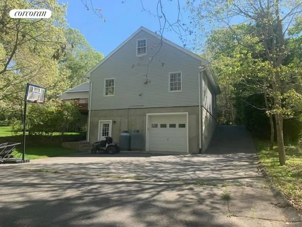 The Hamptons Real Estate | View 119 Straight Path | Lower Level Garage & Basketball | View 16