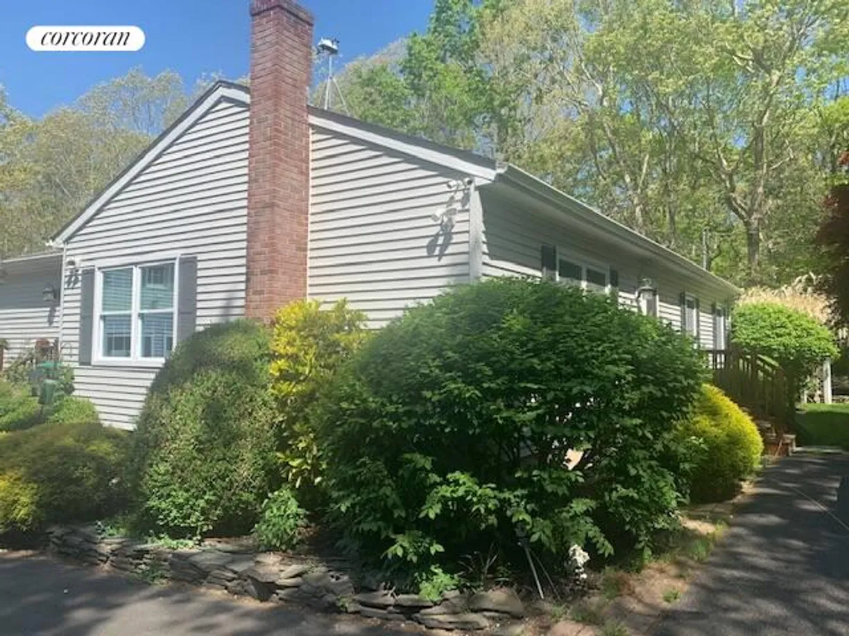 The Hamptons Real Estate | View 119 Straight Path | Spring Foliage | View 17