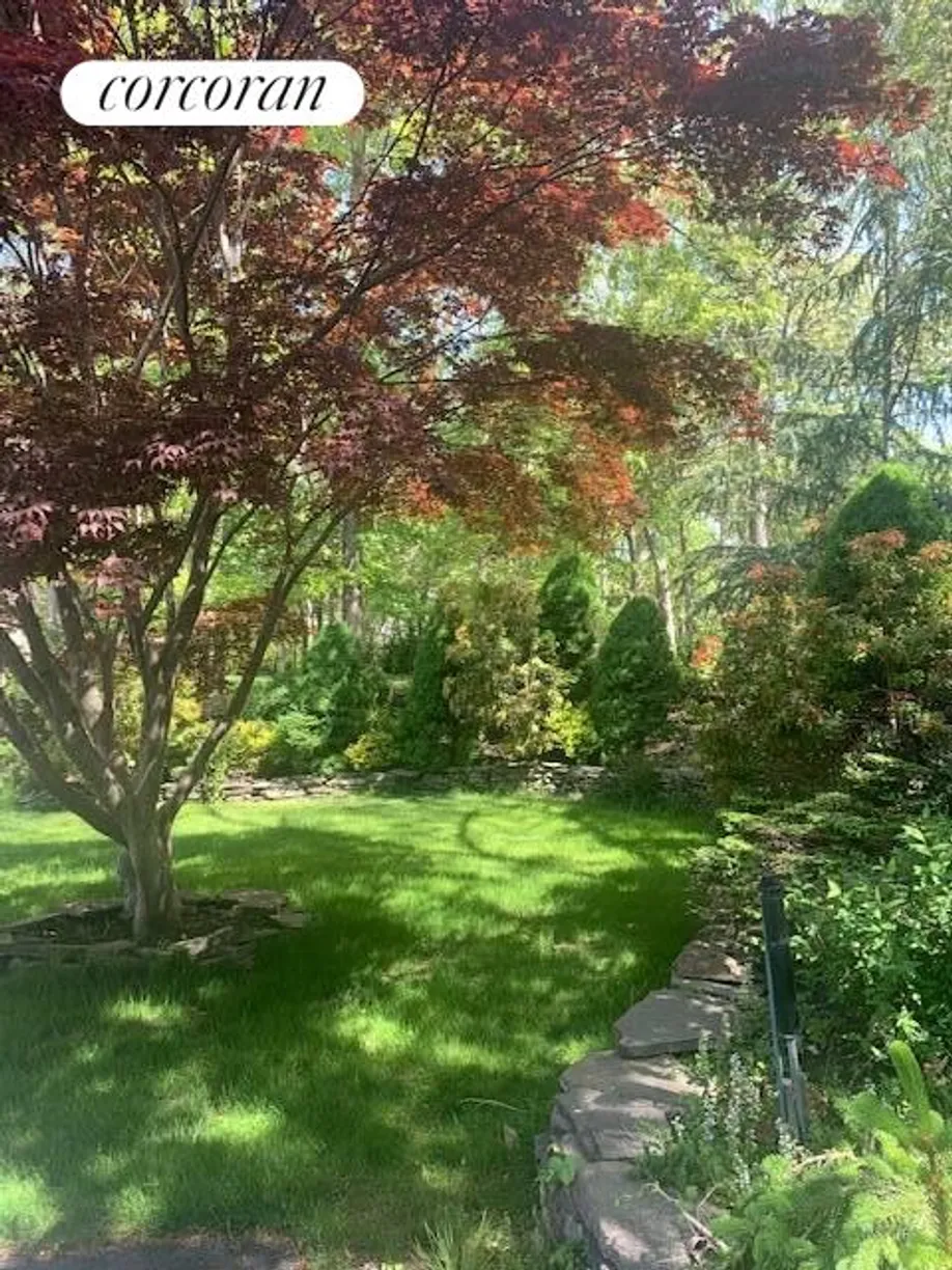 The Hamptons Real Estate | View 119 Straight Path | Spring Foliage | View 18