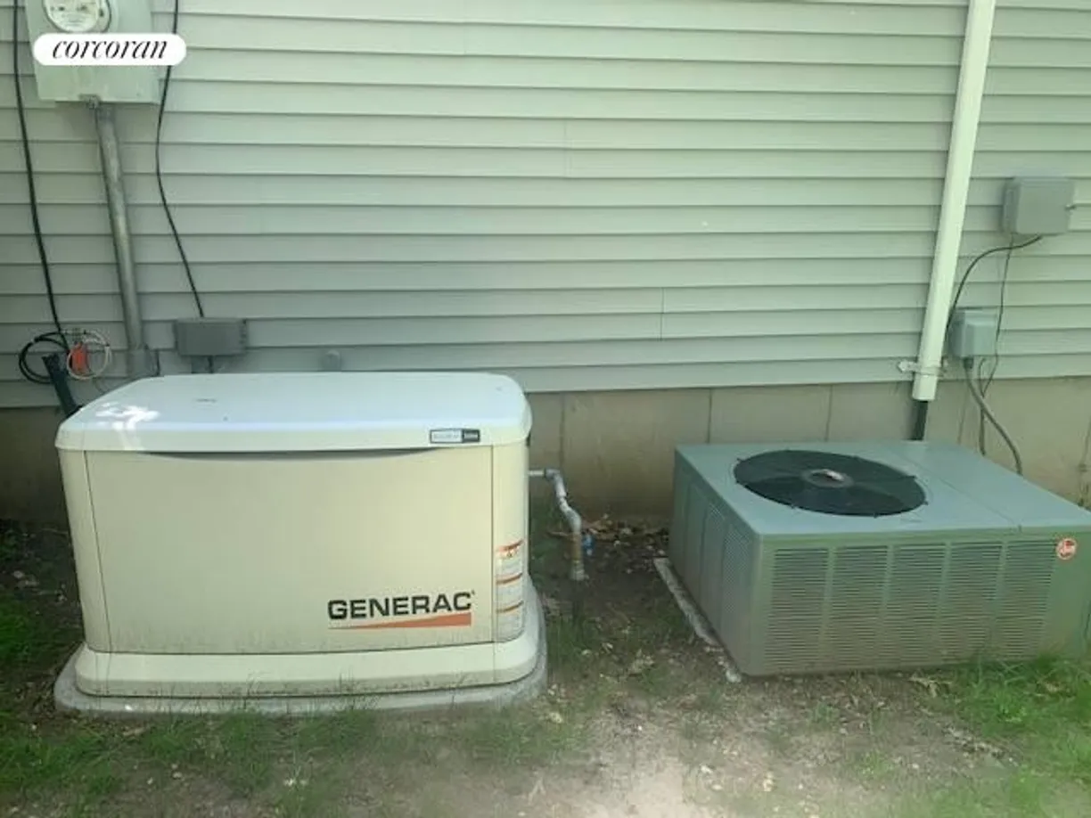 The Hamptons Real Estate | View 119 Straight Path | Full Home Generator | View 21